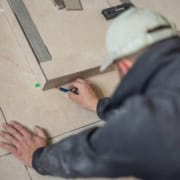 Flisearbejde på nyt badeværelse